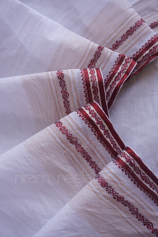 White and maroon cotton Dhaniakhali dhoti | Niram Neela