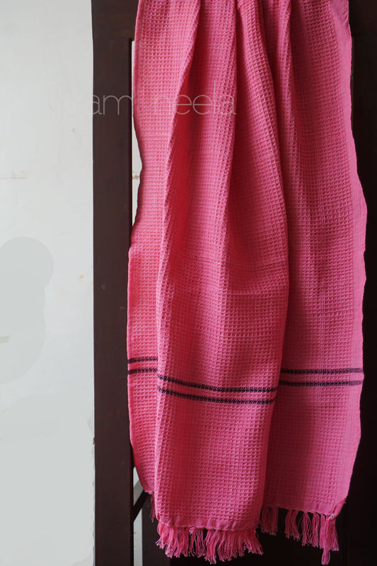 Pink and black cotton bath towel | Niram Neela Bed and bath