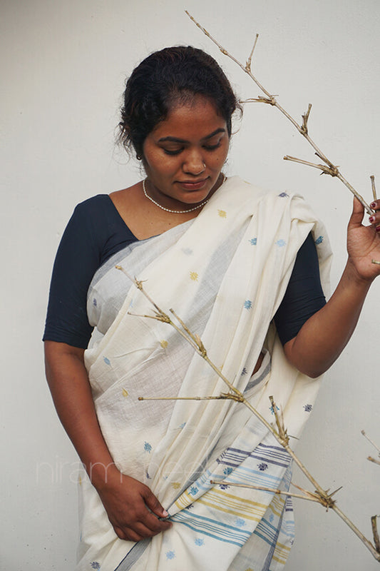 White and blue Bengal jamdani cotton saree - Niram Neela
