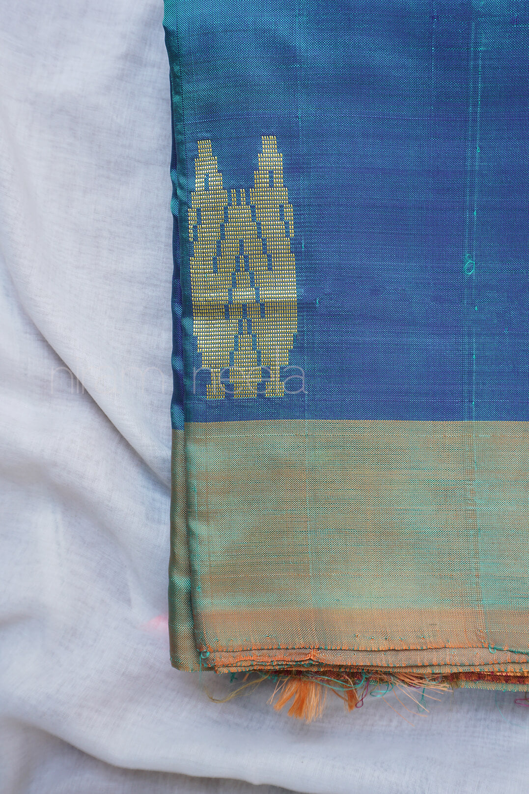 Peacock green and ochre Chinnalapattu art silk saree - Niram Neela