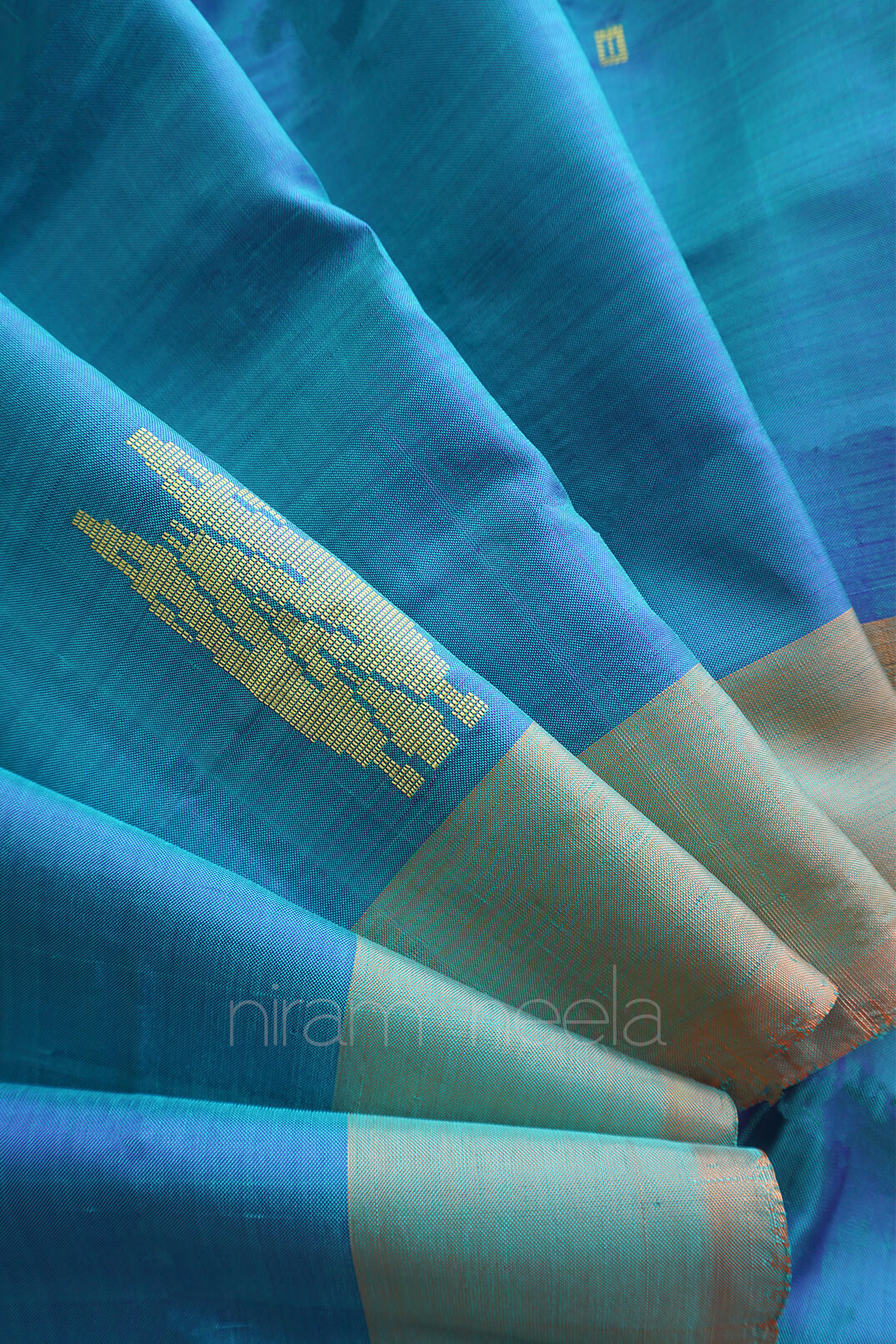 Peacock green and ochre Chinnalapattu art silk saree - Niram Neela