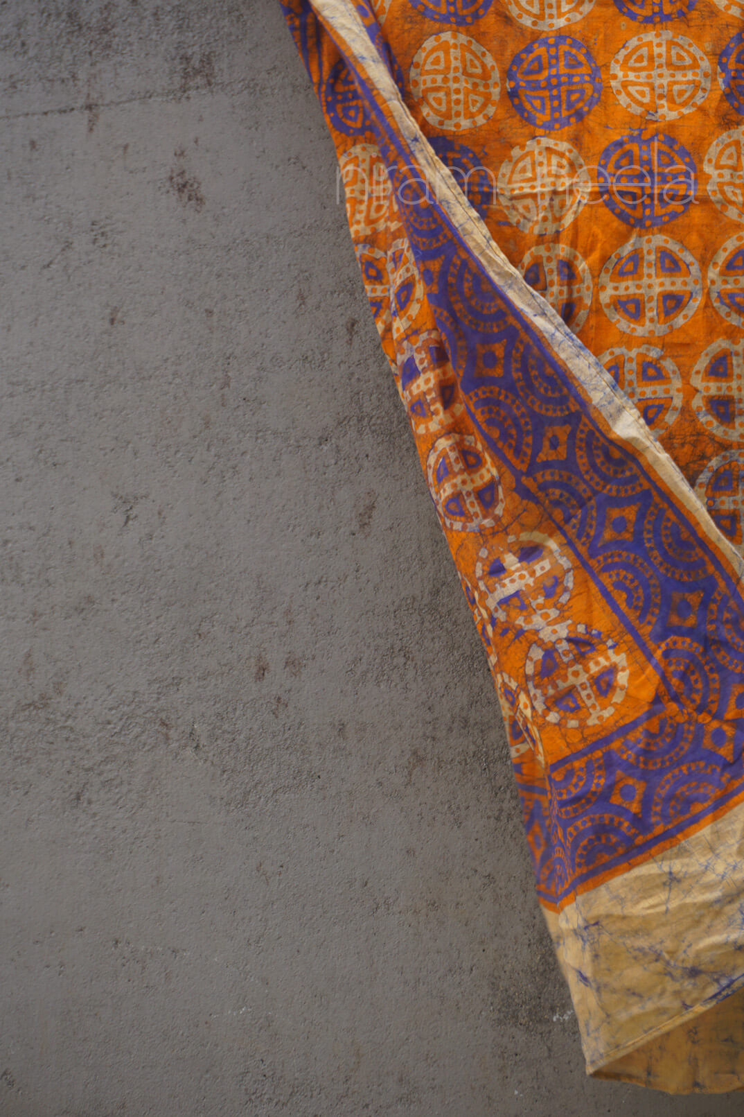 Yellow and violet batik cotton stole | Niram Neela
