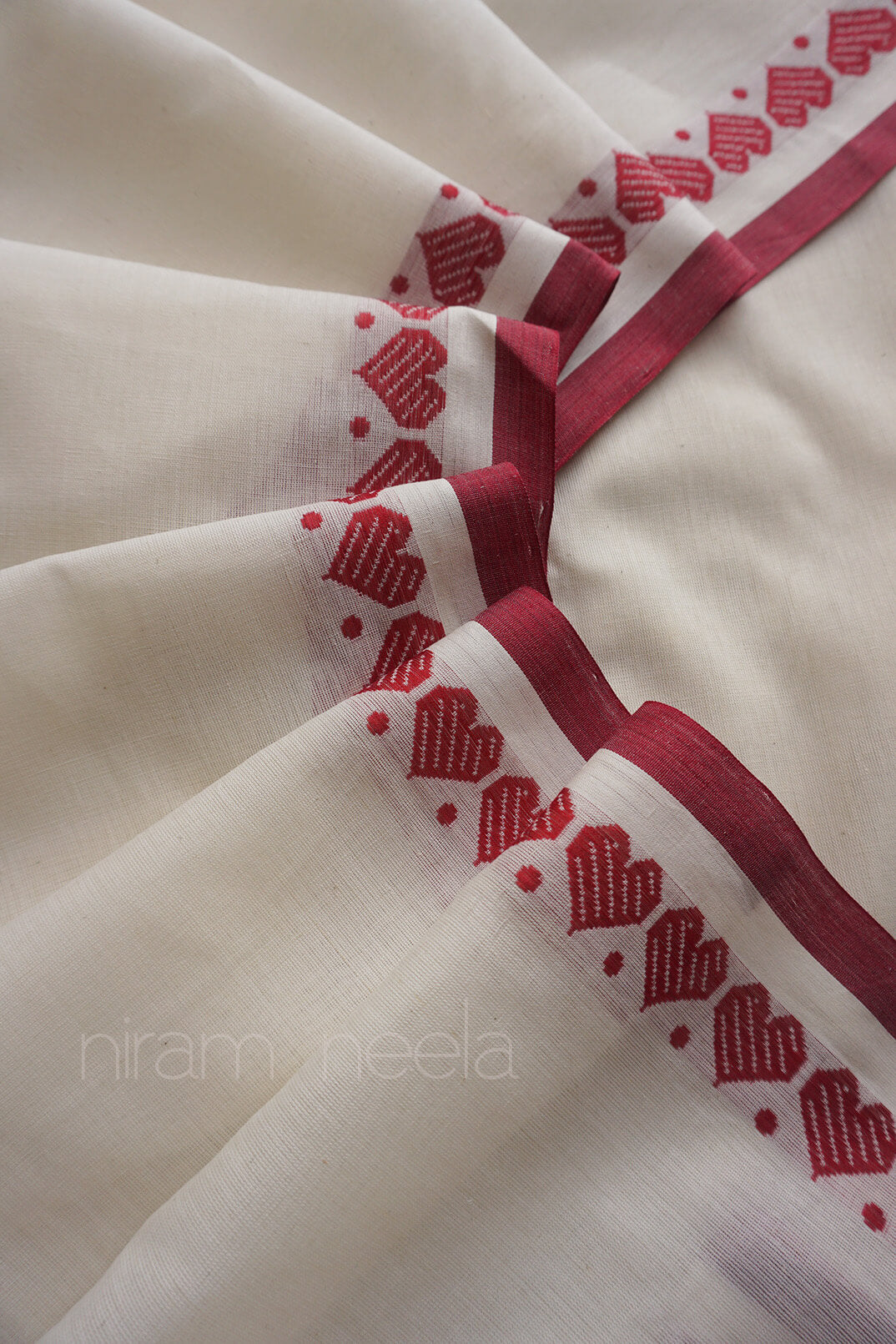 White and red Begumpuri cotton saree | Niram Neela