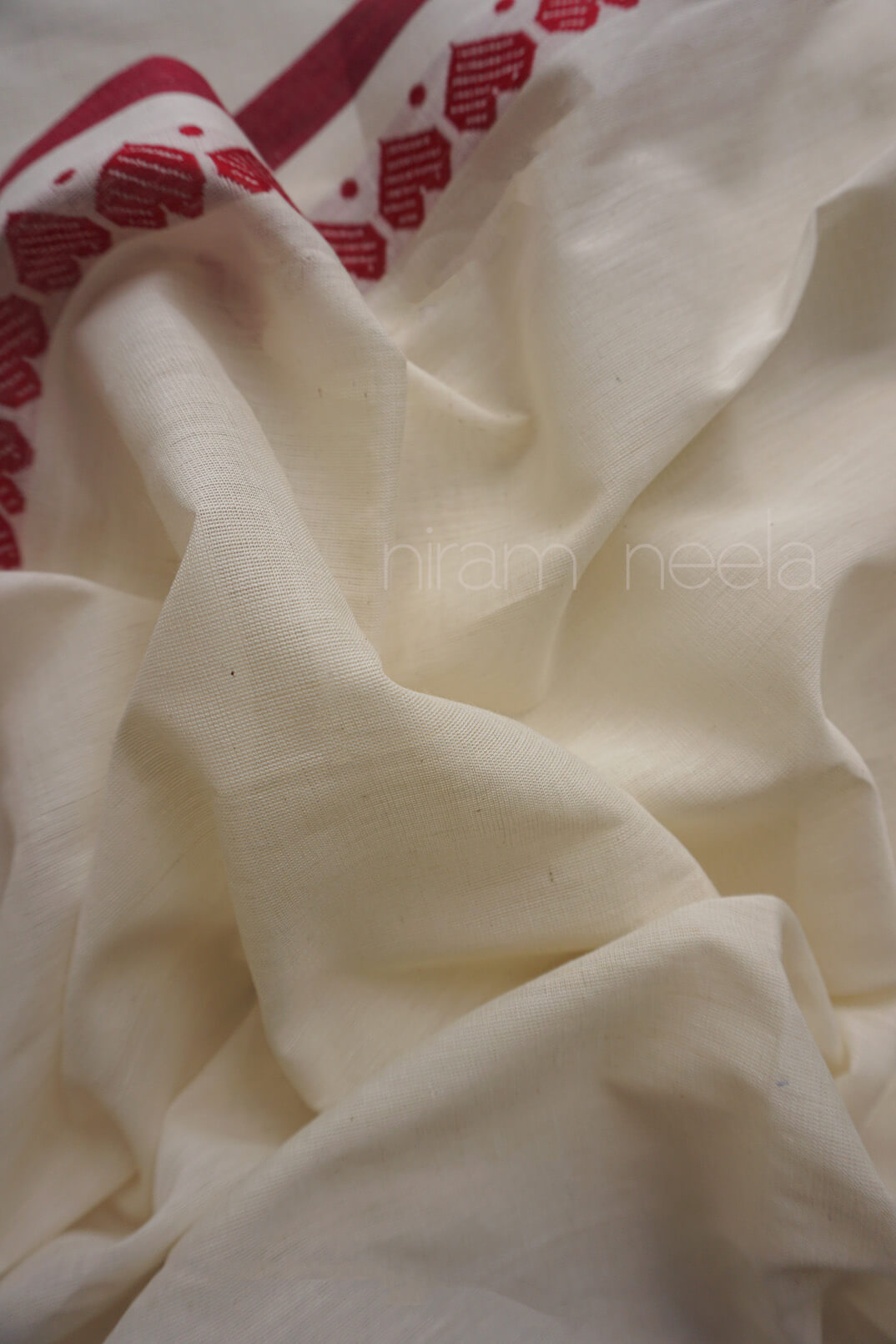 White and red Begumpuri cotton saree | Niram Neela