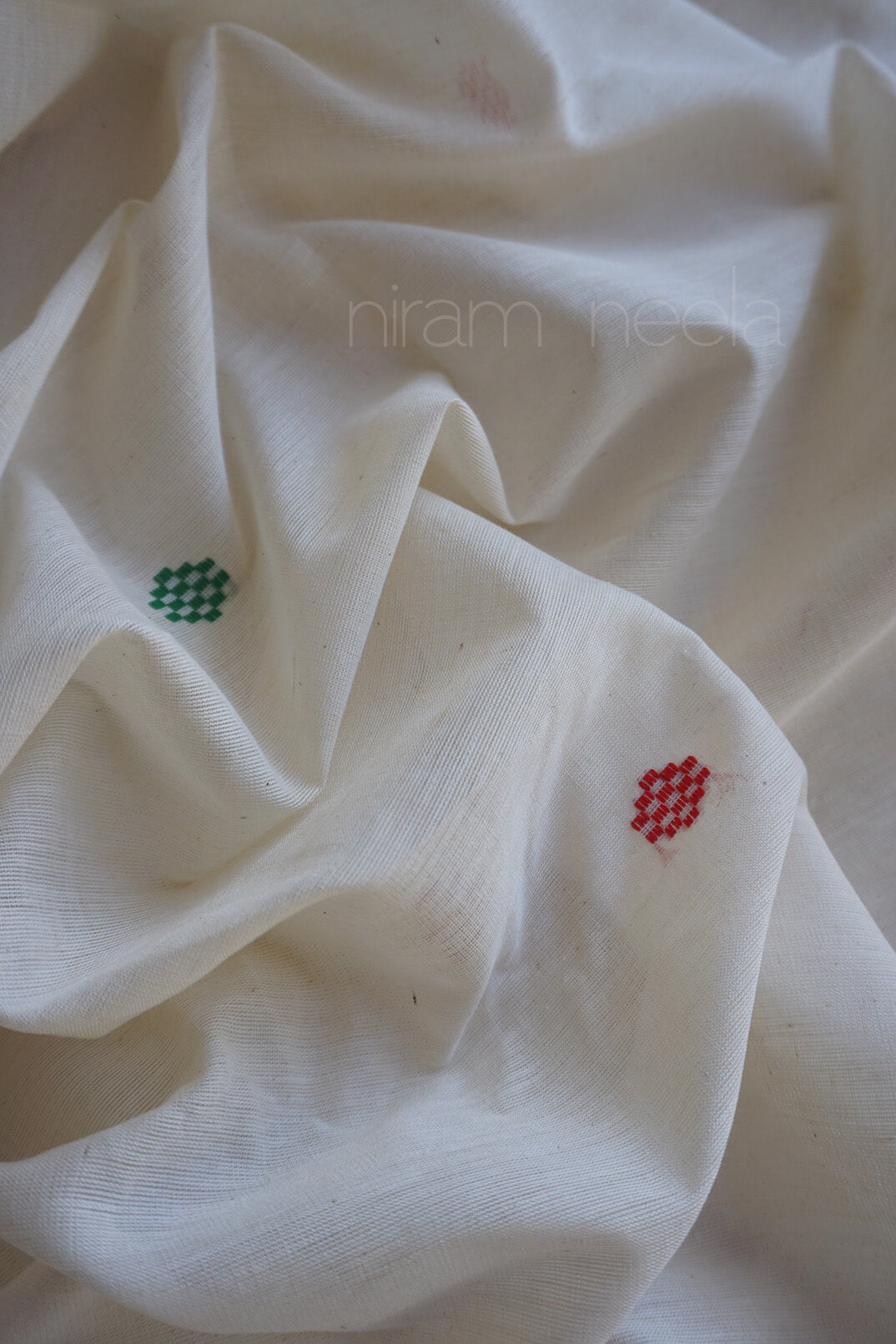 White and red Begumpuri cotton saree | Niram Neela