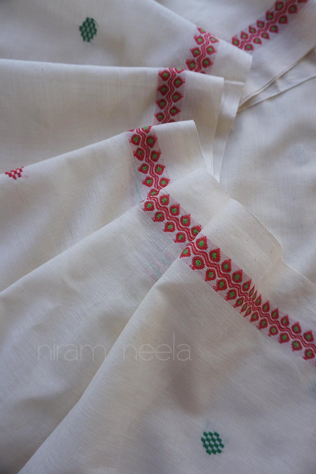 White and red Begumpuri cotton saree | Niram Neela