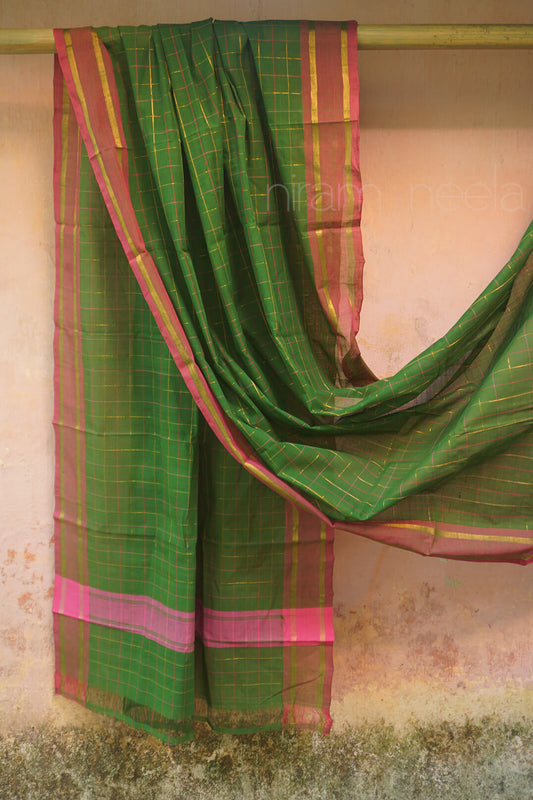 Green and magenta Chettinad handloom cotton dupatta | Niram Neela