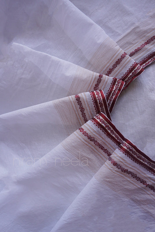 White and maroon cotton Dhaniakhali dhoti | Niram Neela