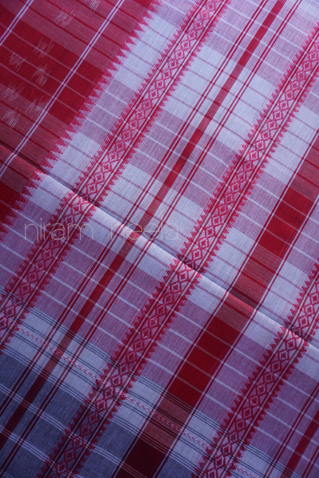 Grey and maroon Dhaniakhali saree | Niram Neela