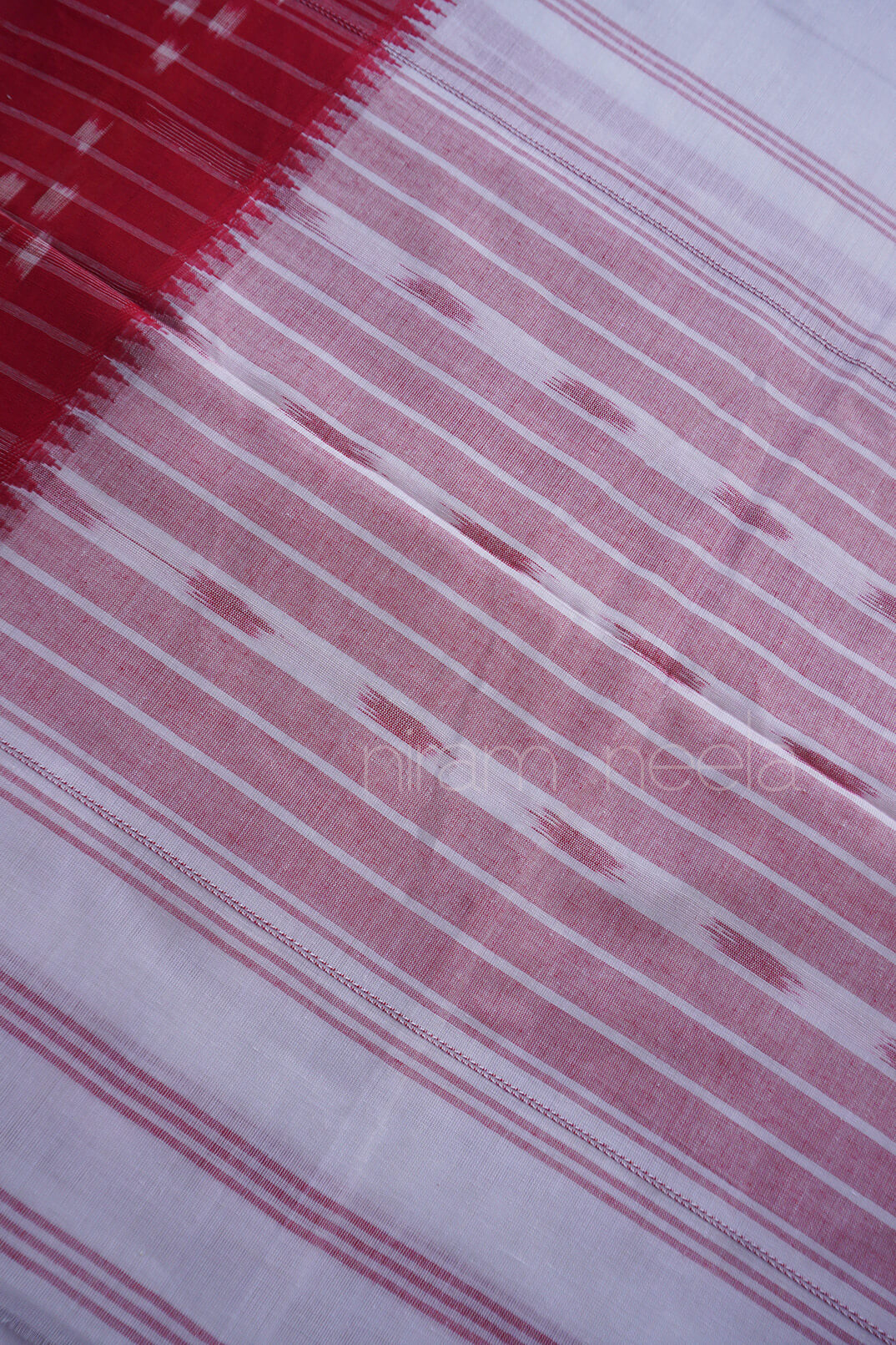 White and red striped Dhaniakhali cotton saree | Niram Neela