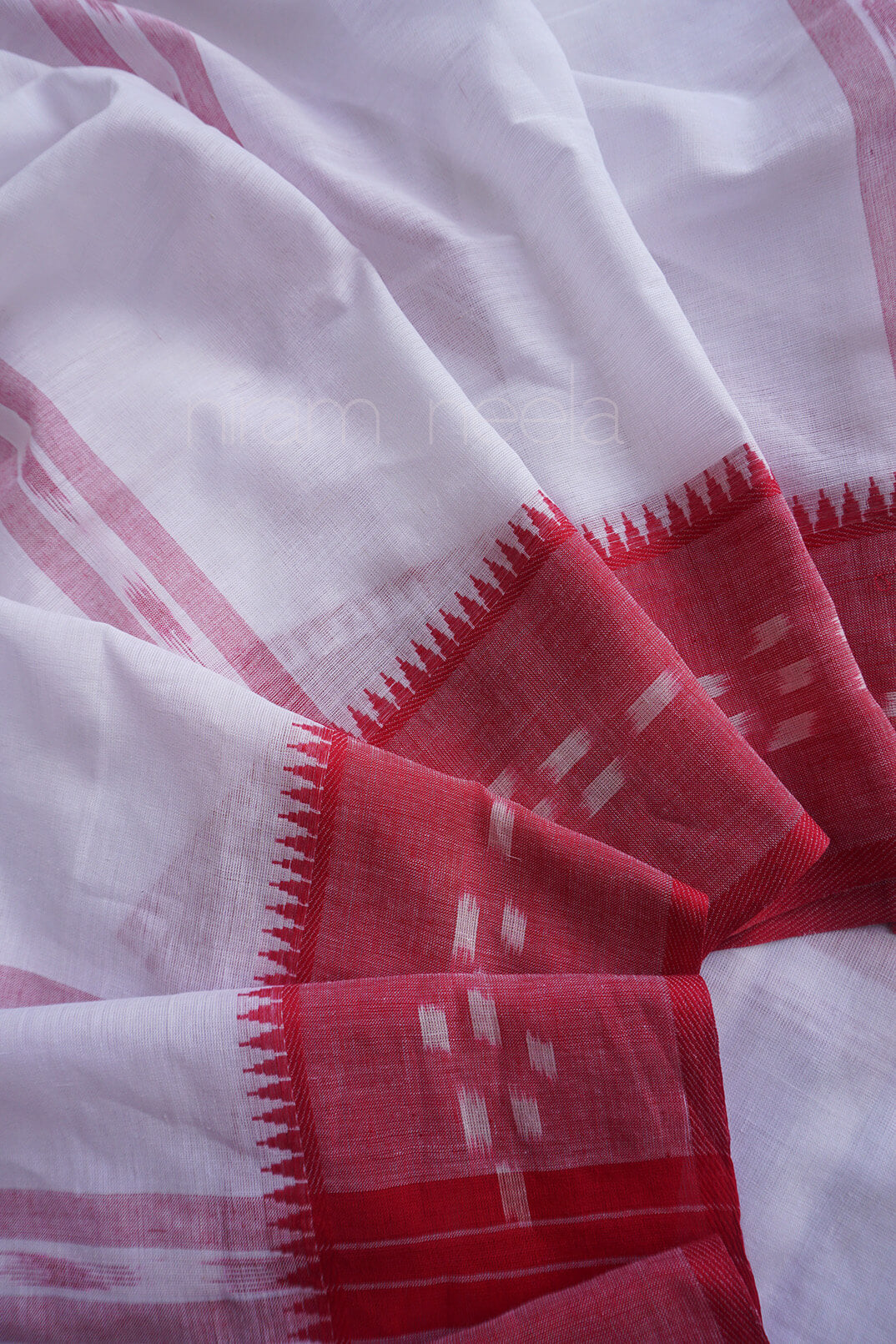 White and red striped Dhaniakhali cotton saree | Niram Neela