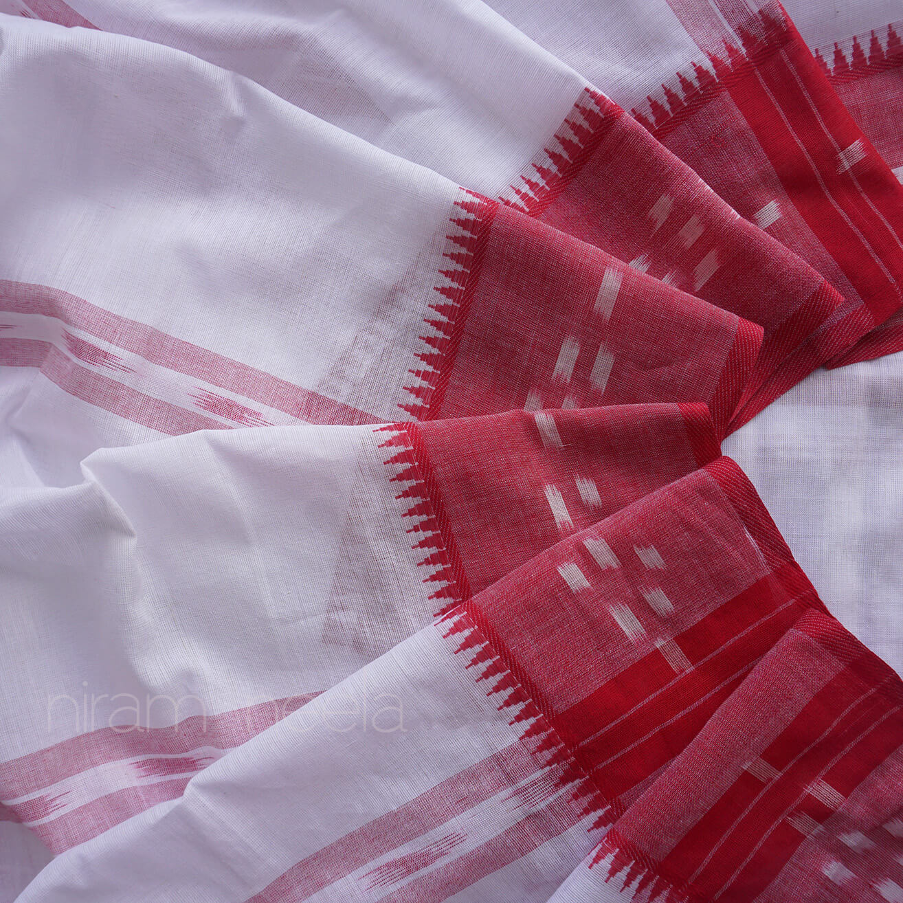 White and red striped Dhaniakhali cotton saree | Niram Neela