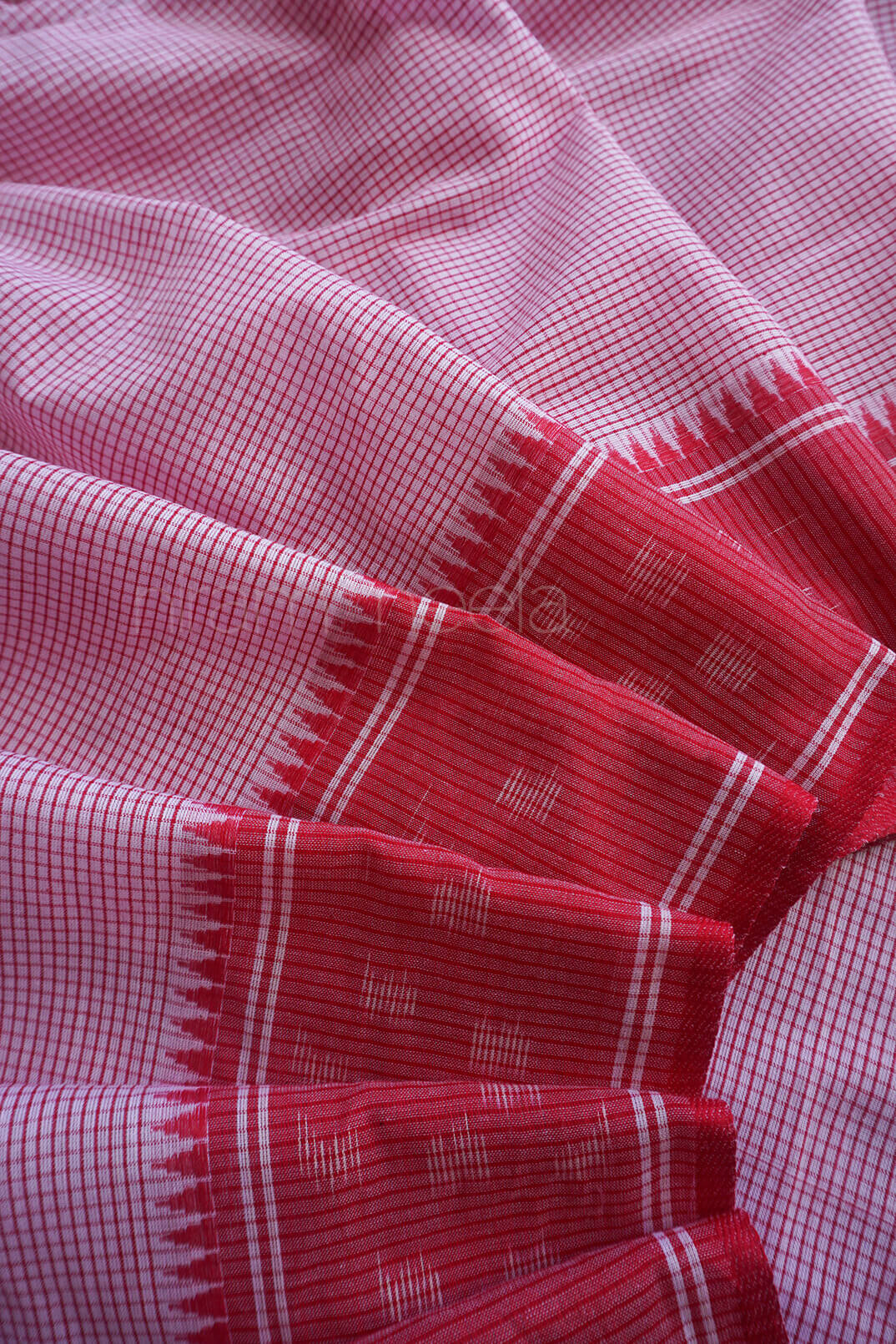 White and red Dhaniakhali cotton saree | Niram Neela