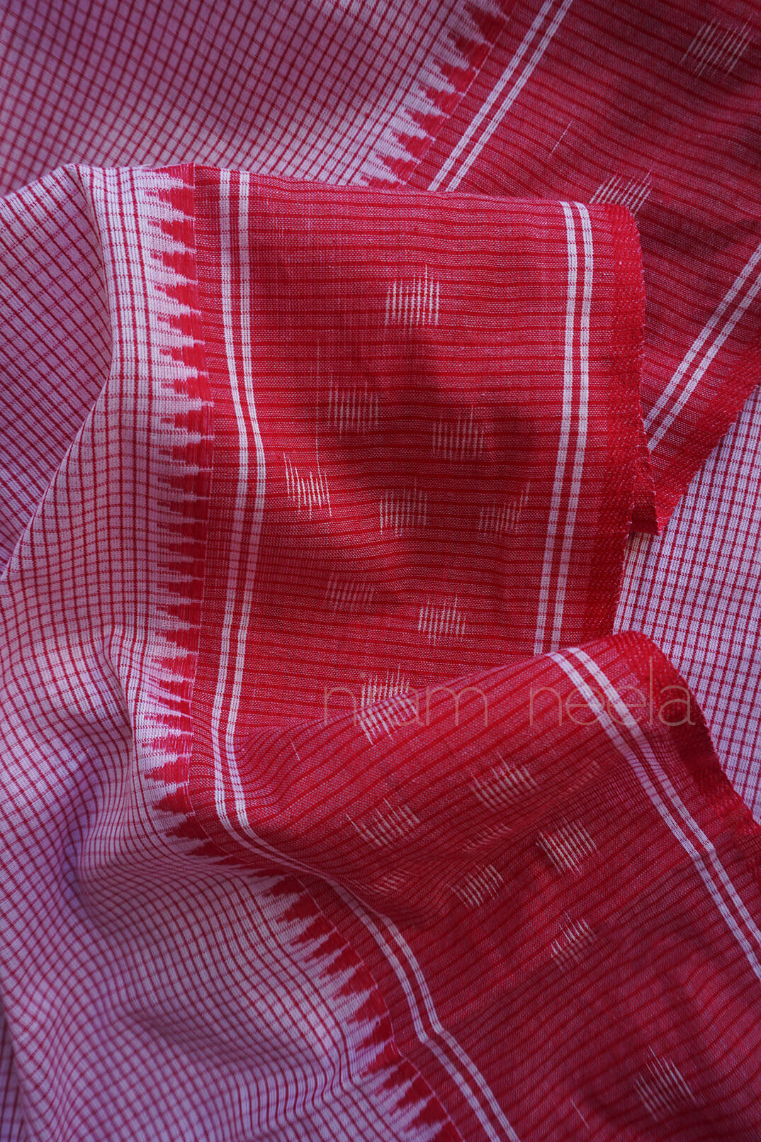 White and red Dhaniakhali cotton saree | Niram Neela