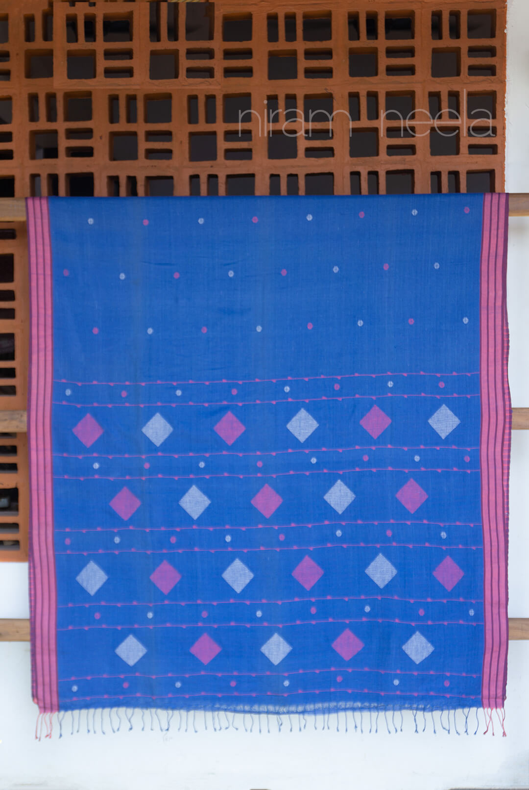Blue and pink Bengal jamdani cotton saree - Niram Neela