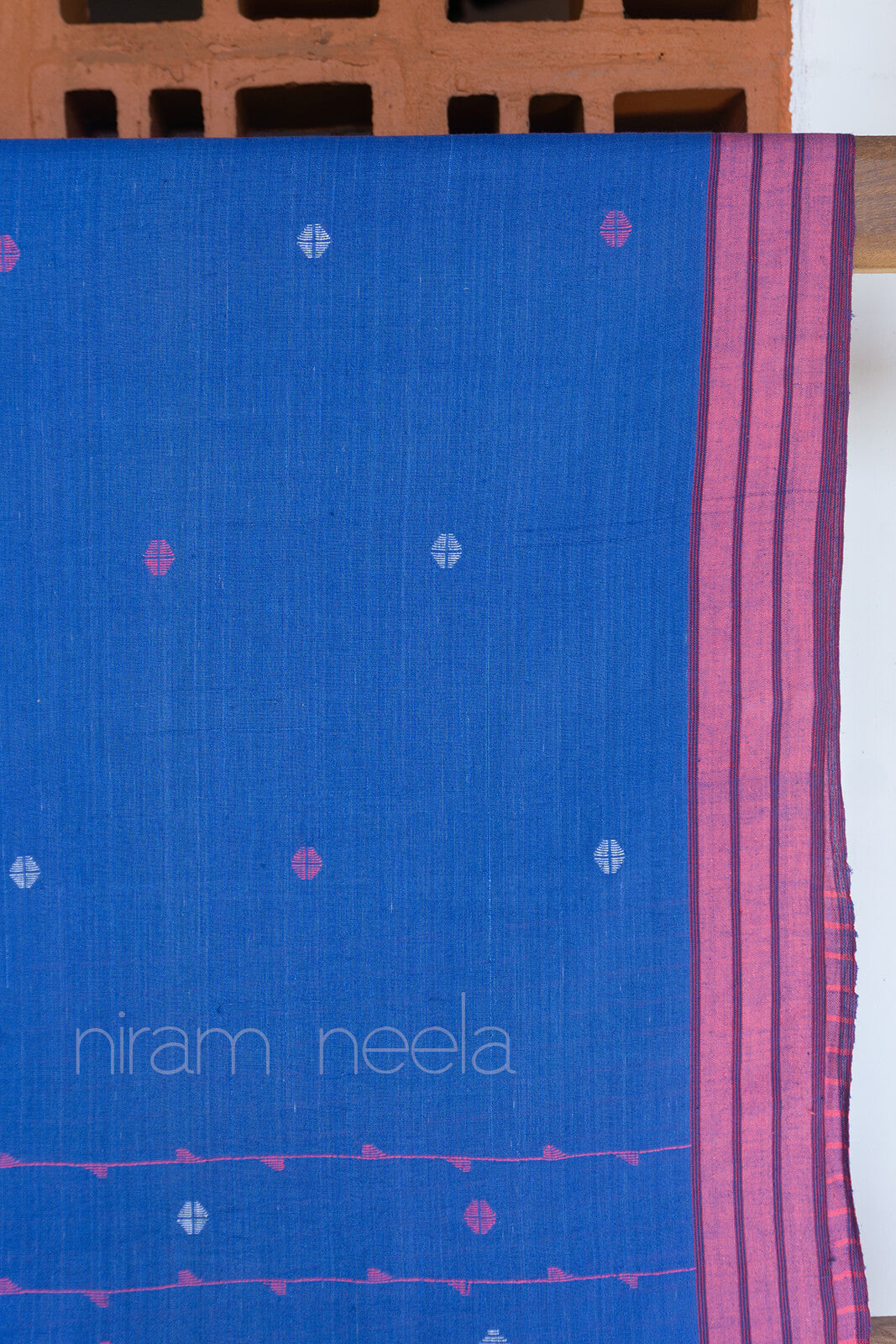 Blue and pink Bengal jamdani cotton saree - Niram Neela