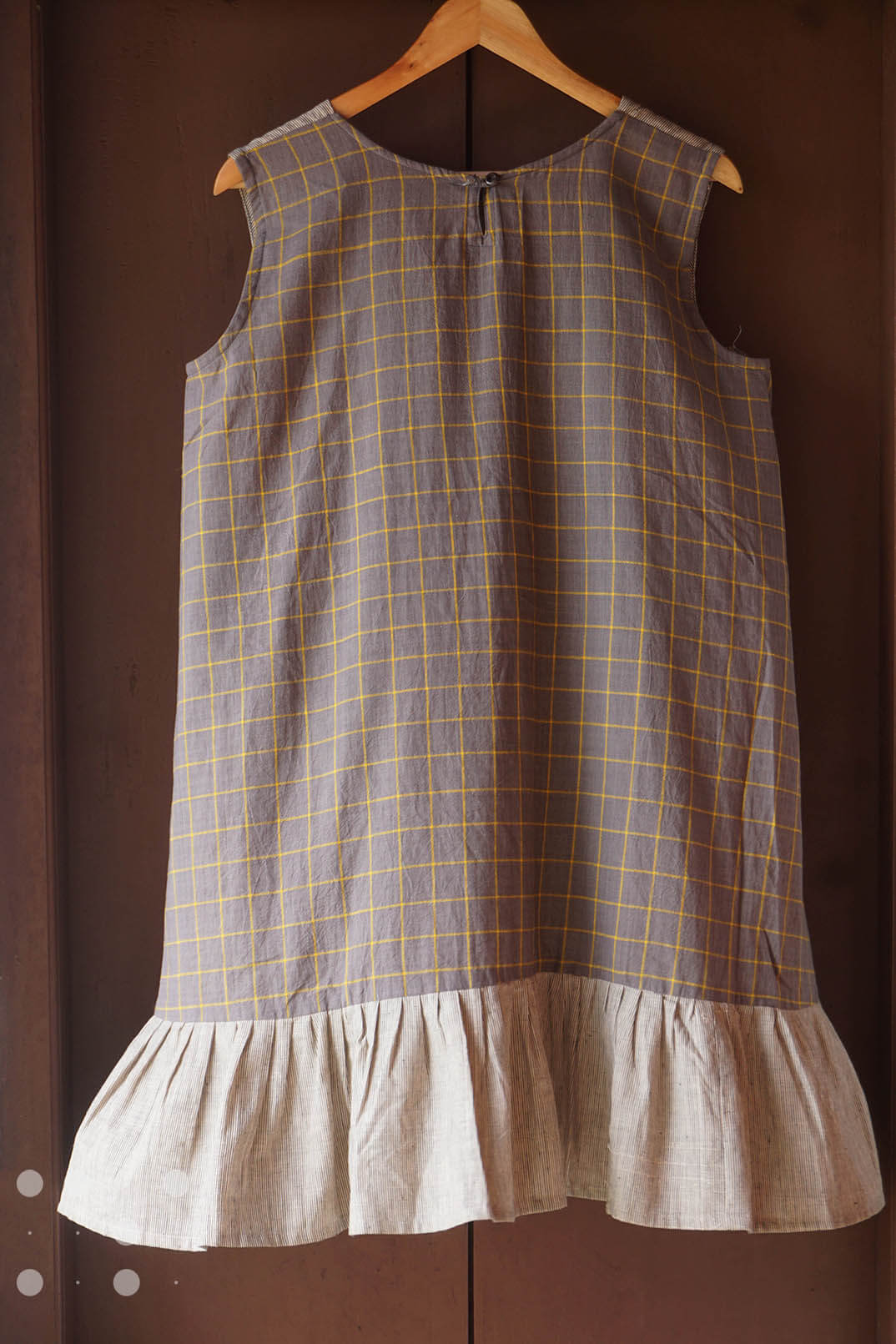 Checkered shift dress with ruffled hem - Niram Neela