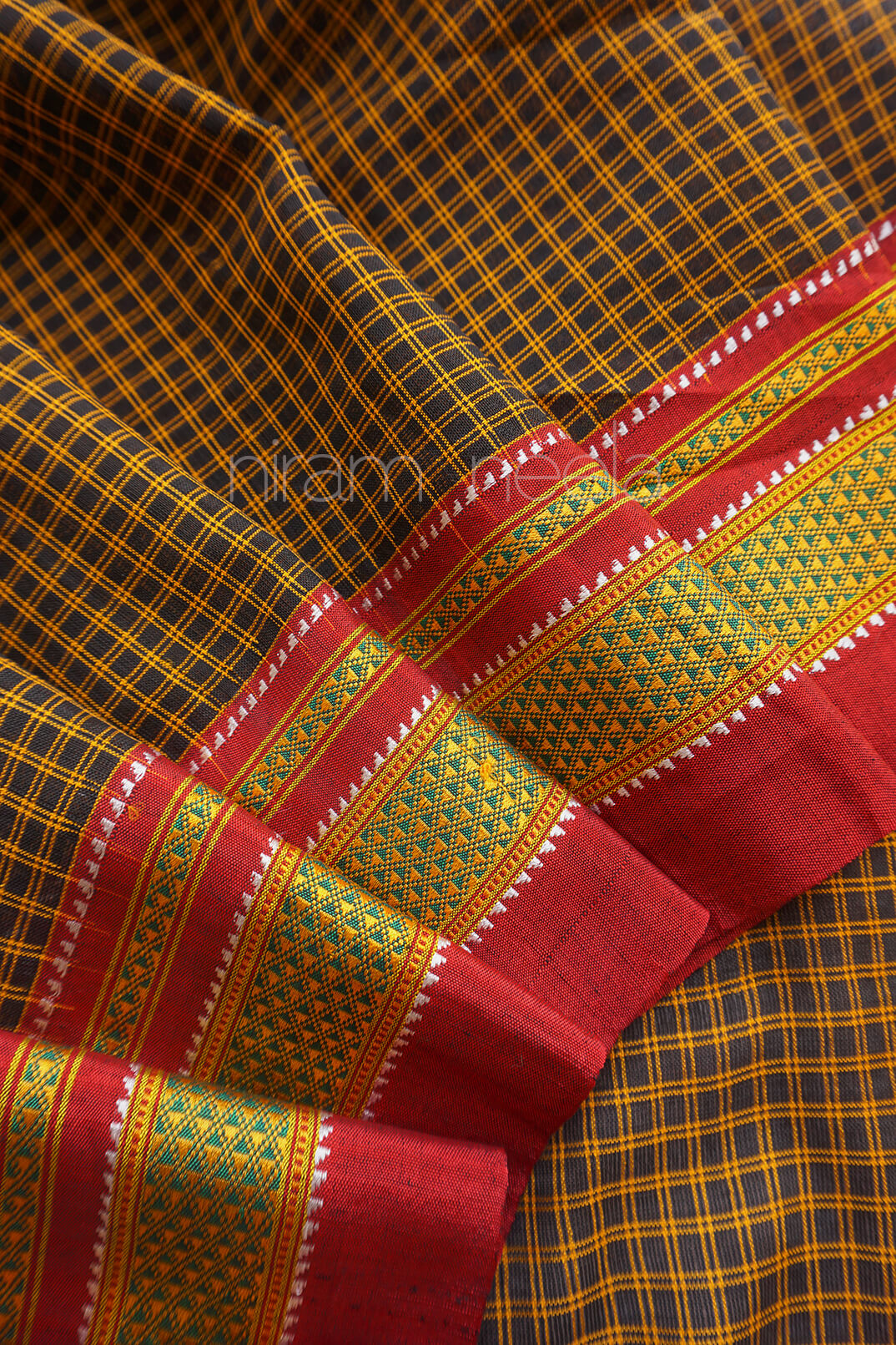 Black and red Ilkal viscose cotton saree with silk pallu - Niram Neela