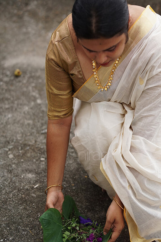Ivory and gold peacock Kasavu cotton saree - Niram Neela