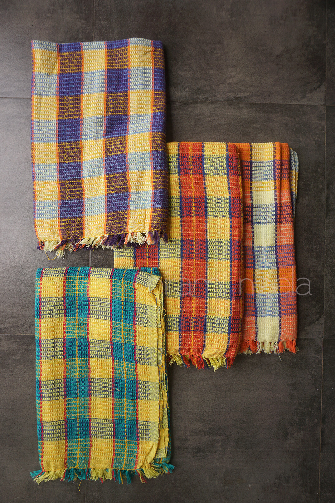 Multicolour honeycomb cotton bath towel | Niram Neela Bed and bath