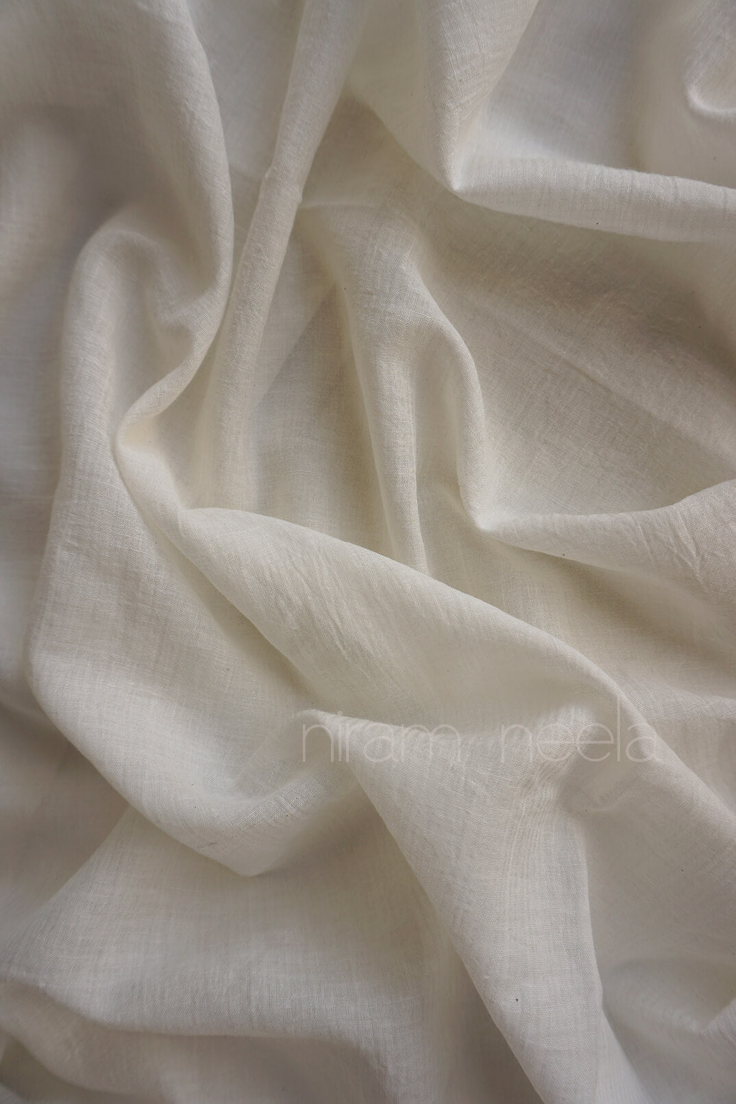 White and red Bengal jamdani silk cotton saree | Niram Neela