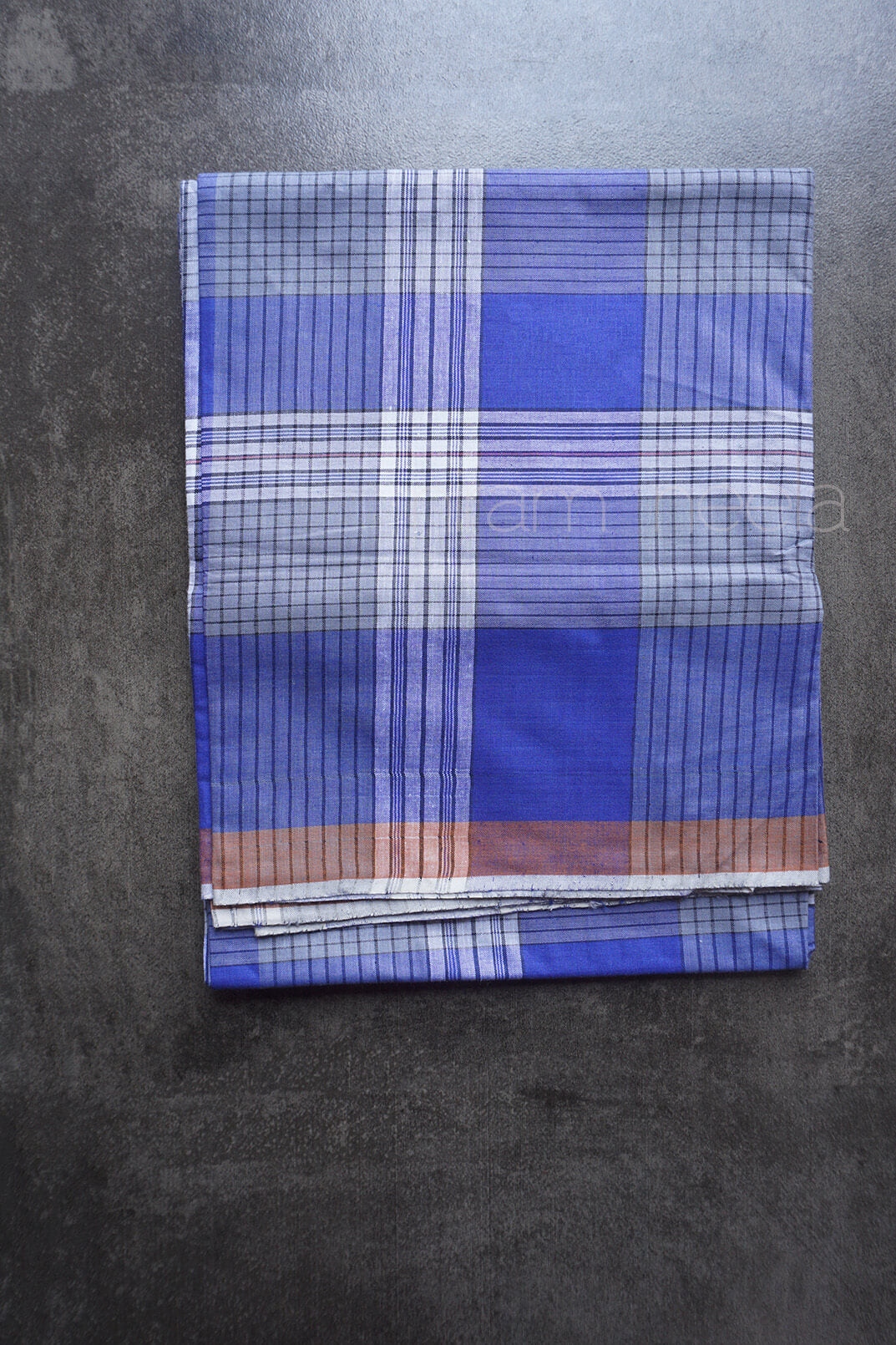 Blue and white handloom cotton lungi from Niram Neela
