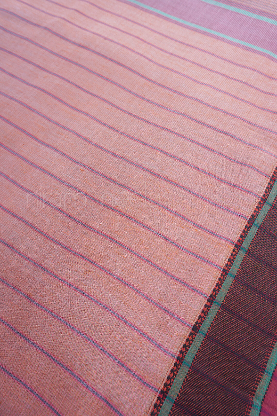 Peach and black Maheshwari handspun silk cotton saree - Niram Neela