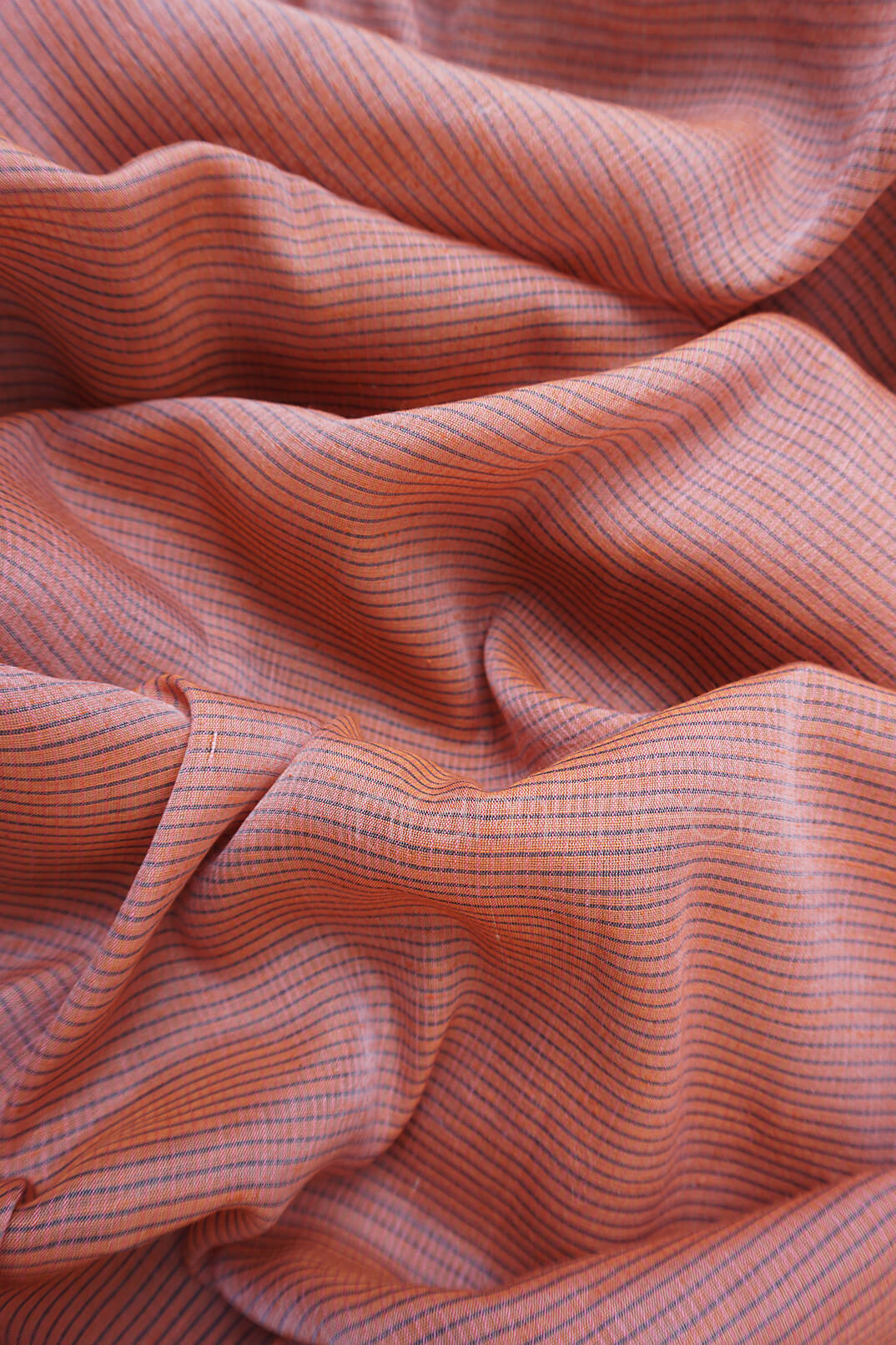 Peach and black Maheshwari handspun silk cotton saree - Niram Neela