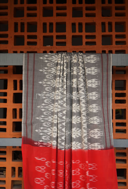 Grey and red Pochampally cotton saree - Niram Neela