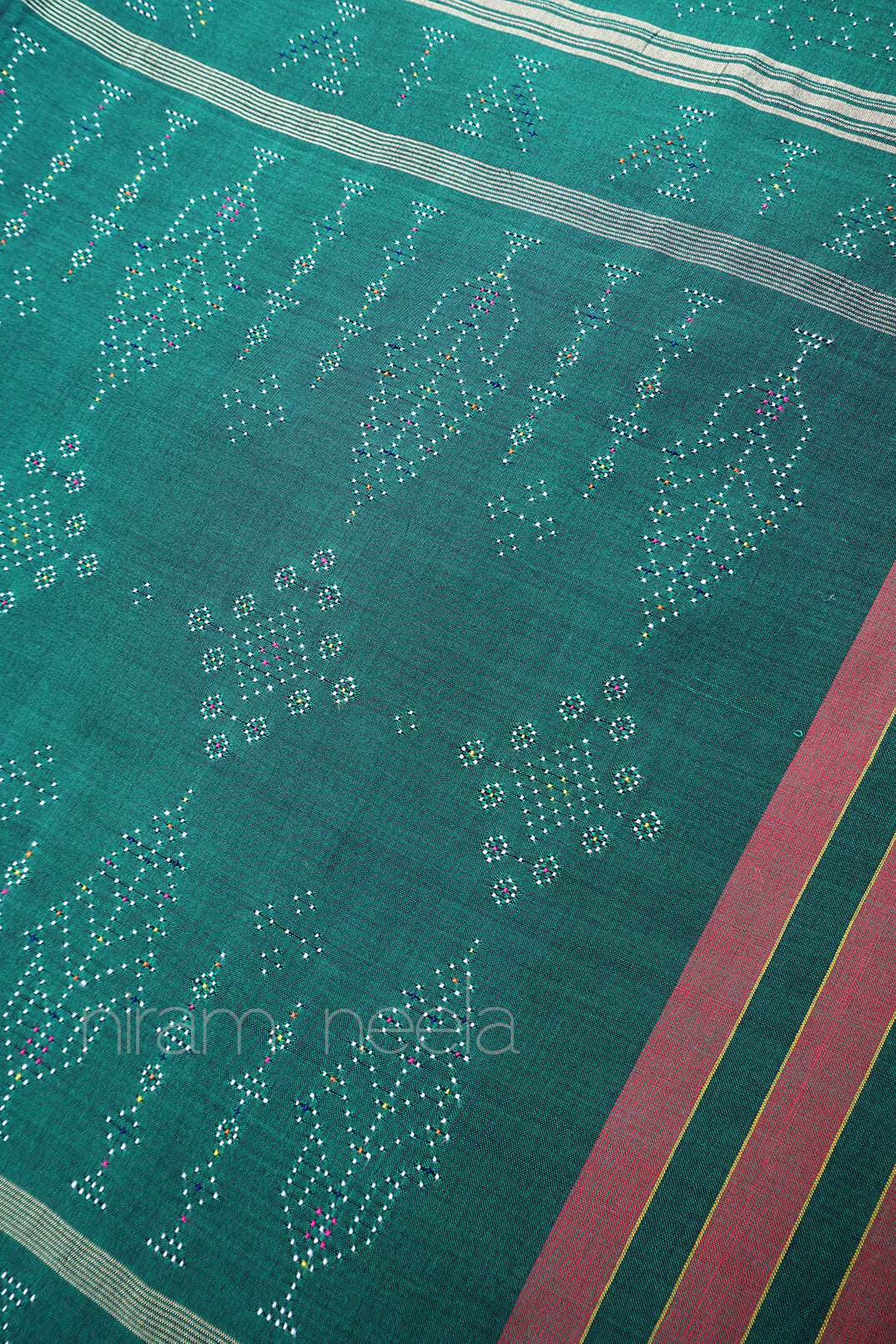 Green and red Tangaliya cotton saree - Niram Neela