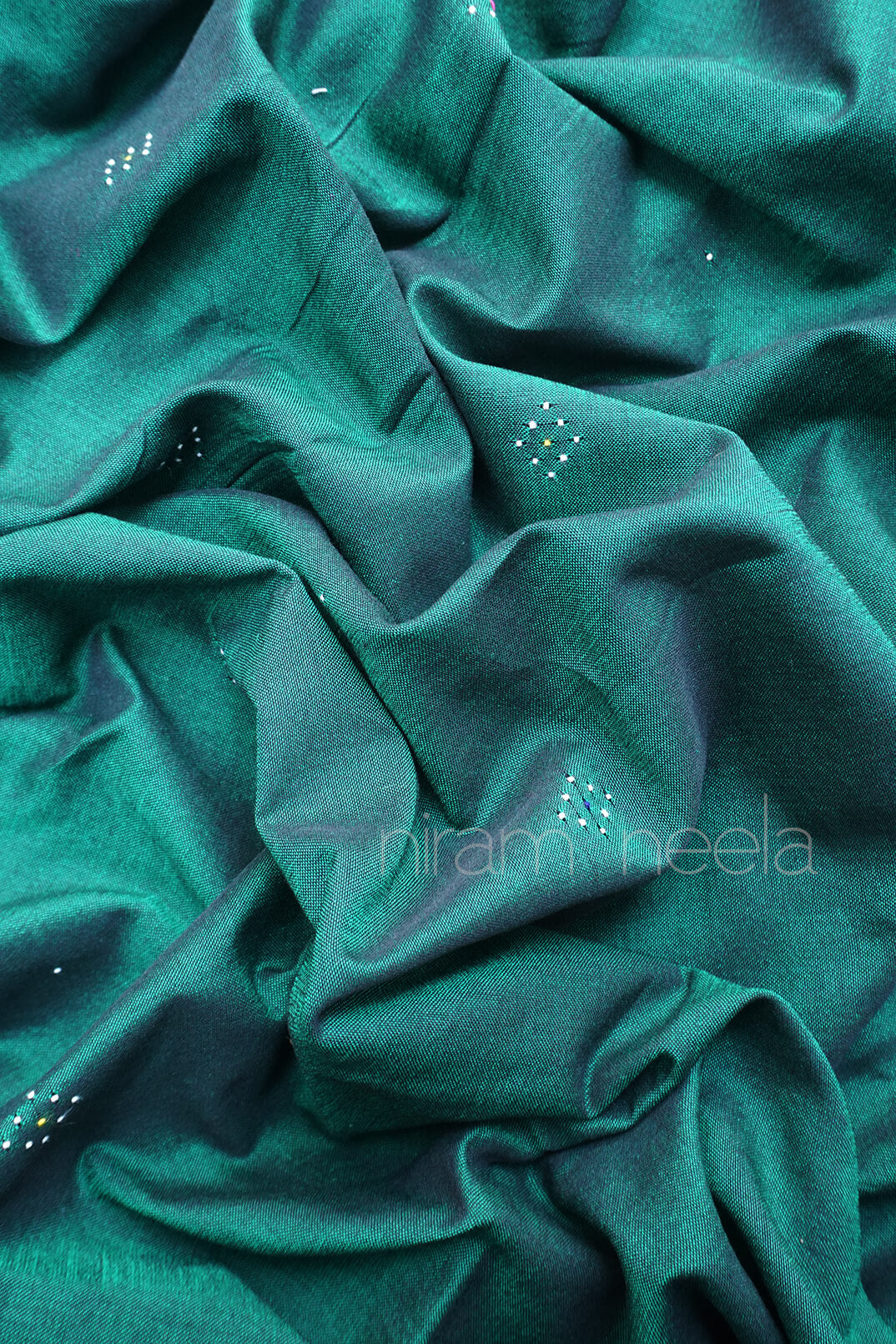 Green and red Tangaliya cotton saree - Niram Neela