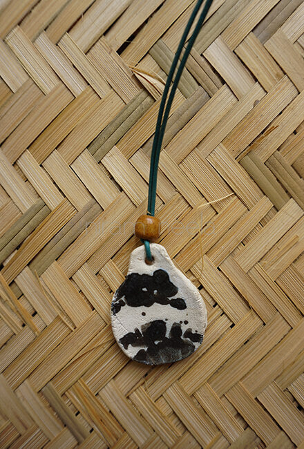 Ivory and black handmade ceramic neckpiece - Niram Neela