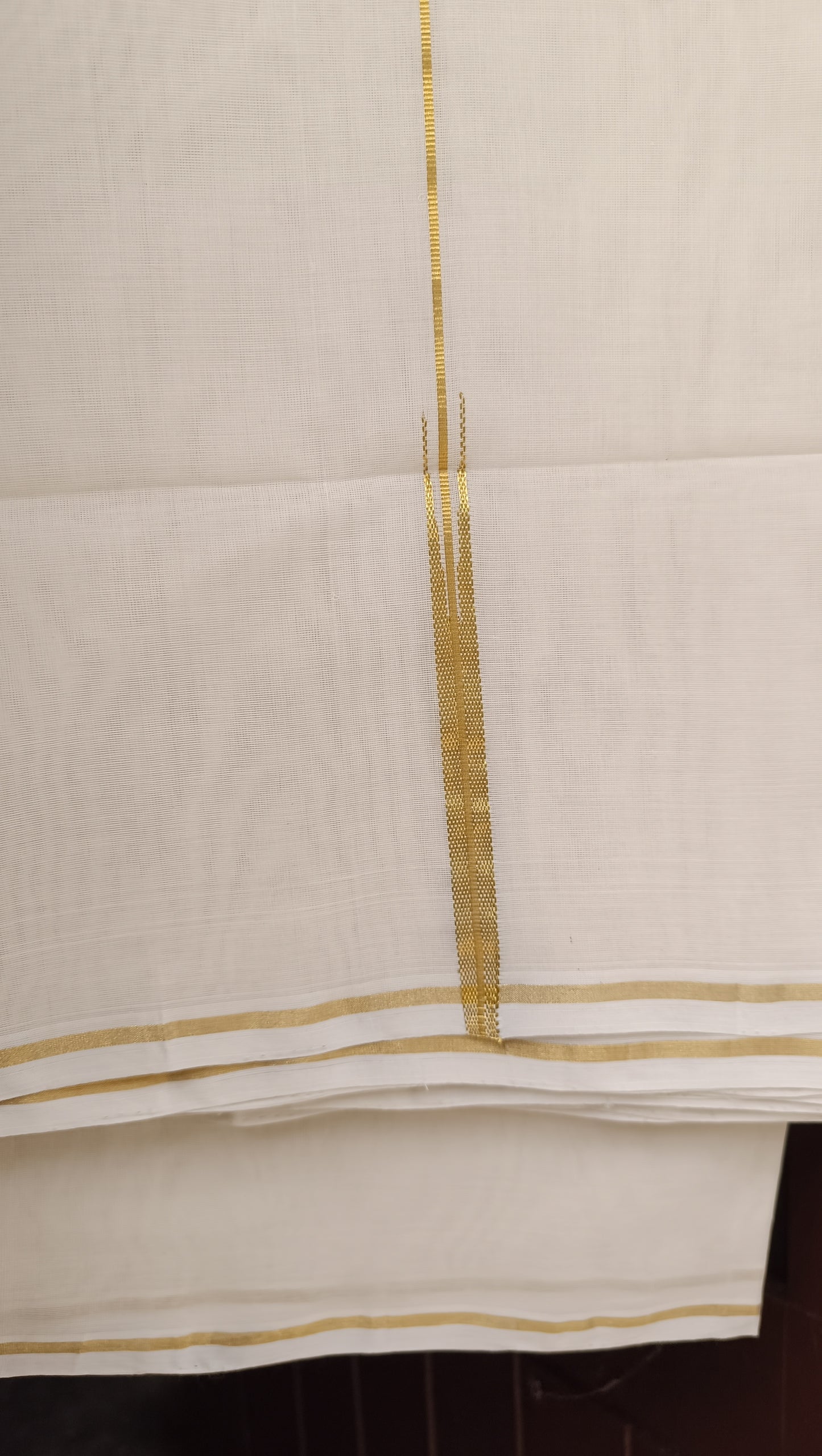 Puliyilakkkara marfil y oro puro zari doble mundu